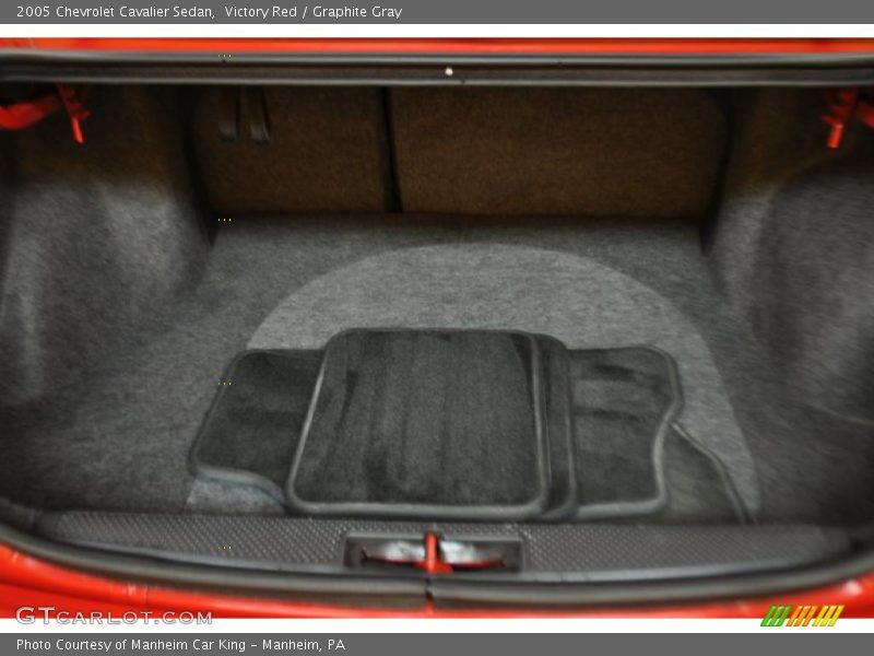 Victory Red / Graphite Gray 2005 Chevrolet Cavalier Sedan