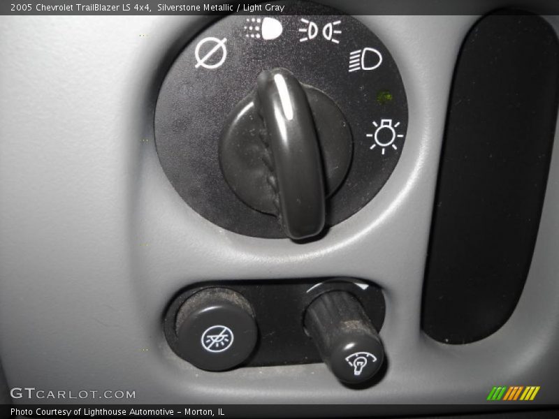 Silverstone Metallic / Light Gray 2005 Chevrolet TrailBlazer LS 4x4