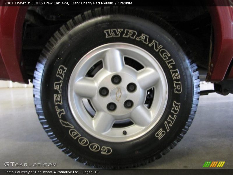 Dark Cherry Red Metallic / Graphite 2001 Chevrolet S10 LS Crew Cab 4x4