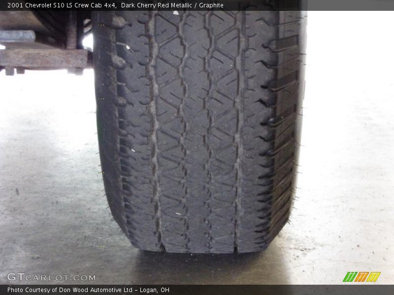 Dark Cherry Red Metallic / Graphite 2001 Chevrolet S10 LS Crew Cab 4x4