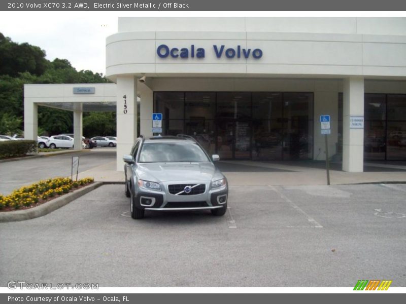 Electric Silver Metallic / Off Black 2010 Volvo XC70 3.2 AWD