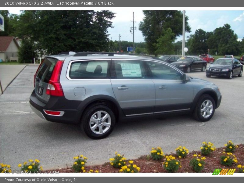 Electric Silver Metallic / Off Black 2010 Volvo XC70 3.2 AWD