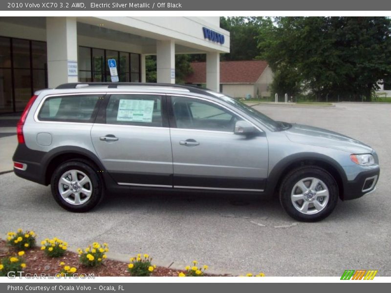 Electric Silver Metallic / Off Black 2010 Volvo XC70 3.2 AWD