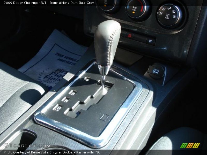 Stone White / Dark Slate Gray 2009 Dodge Challenger R/T
