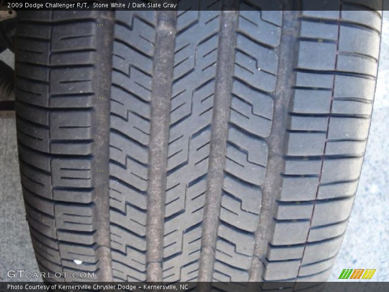Stone White / Dark Slate Gray 2009 Dodge Challenger R/T
