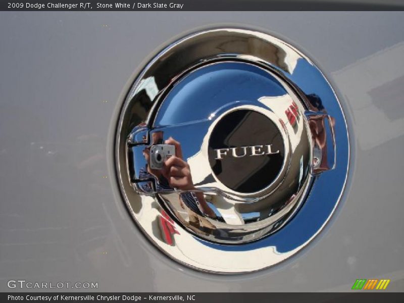 Stone White / Dark Slate Gray 2009 Dodge Challenger R/T