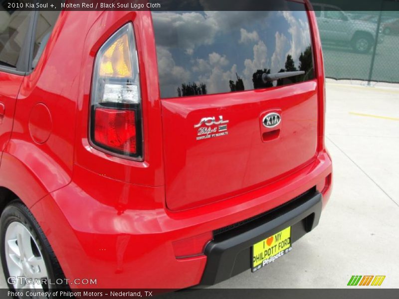 Molten Red / Black Soul Logo Cloth 2010 Kia Soul +