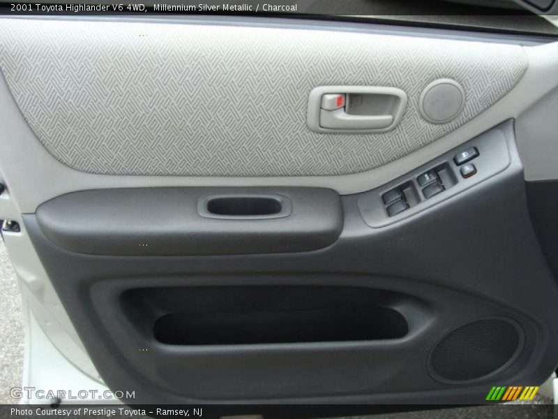 Millennium Silver Metallic / Charcoal 2001 Toyota Highlander V6 4WD
