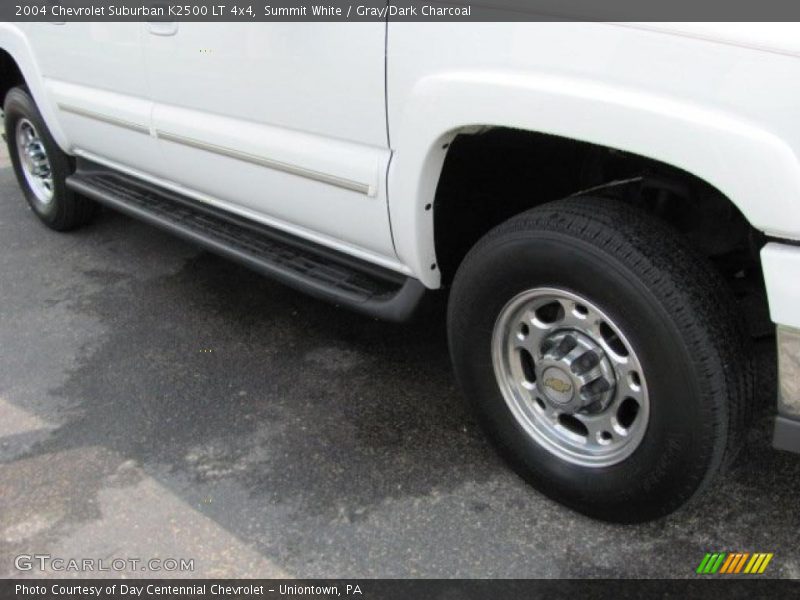Summit White / Gray/Dark Charcoal 2004 Chevrolet Suburban K2500 LT 4x4