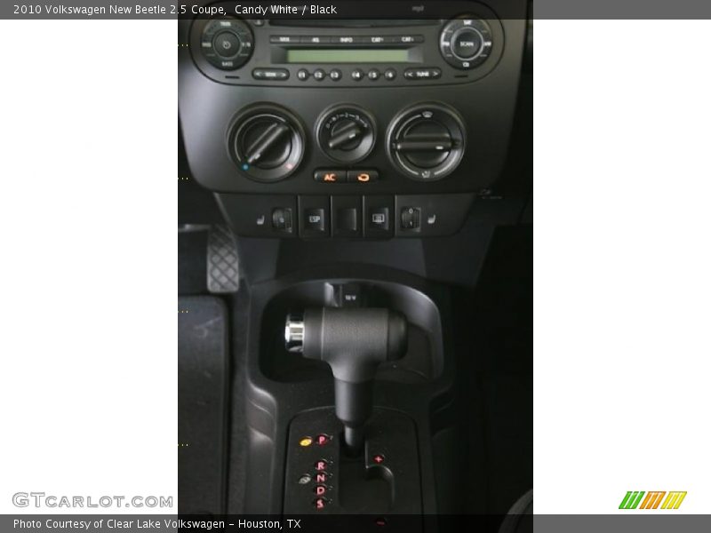 Candy White / Black 2010 Volkswagen New Beetle 2.5 Coupe
