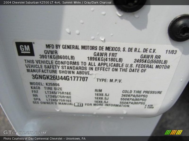 Summit White / Gray/Dark Charcoal 2004 Chevrolet Suburban K2500 LT 4x4