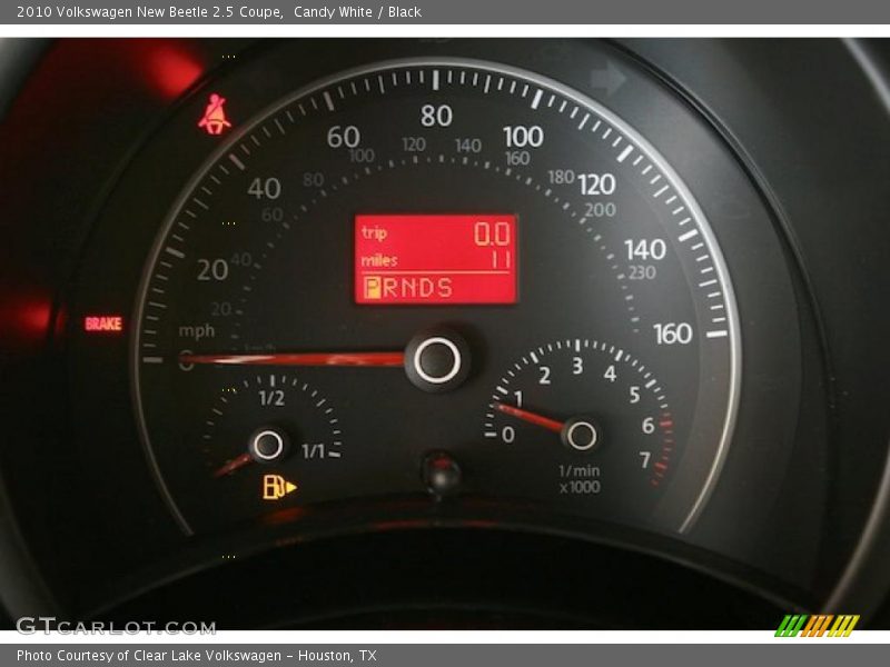 Candy White / Black 2010 Volkswagen New Beetle 2.5 Coupe