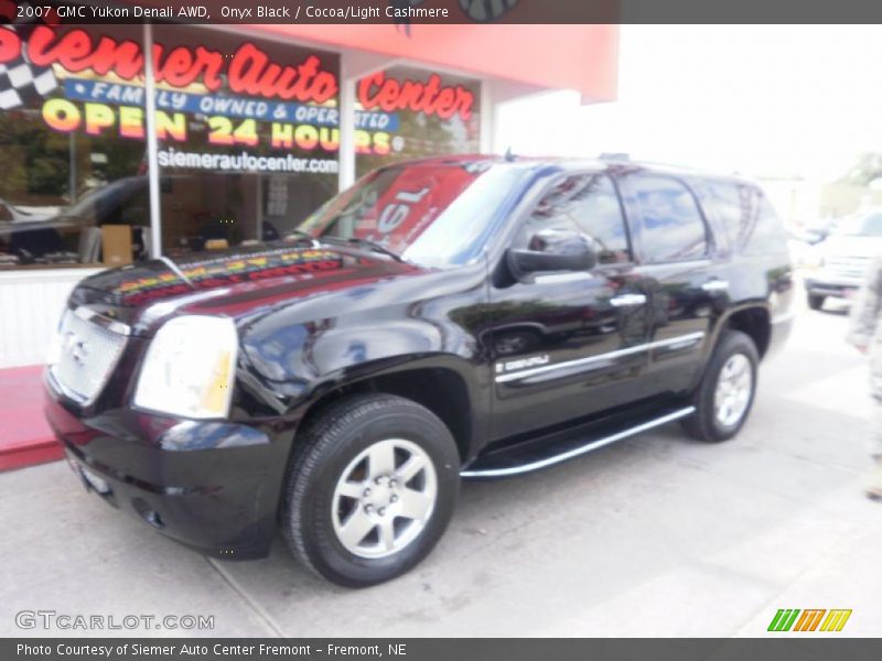 Onyx Black / Cocoa/Light Cashmere 2007 GMC Yukon Denali AWD