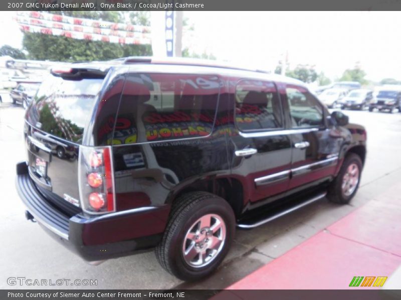 Onyx Black / Cocoa/Light Cashmere 2007 GMC Yukon Denali AWD