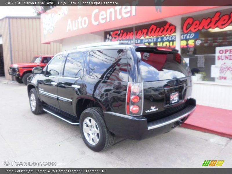 Onyx Black / Cocoa/Light Cashmere 2007 GMC Yukon Denali AWD