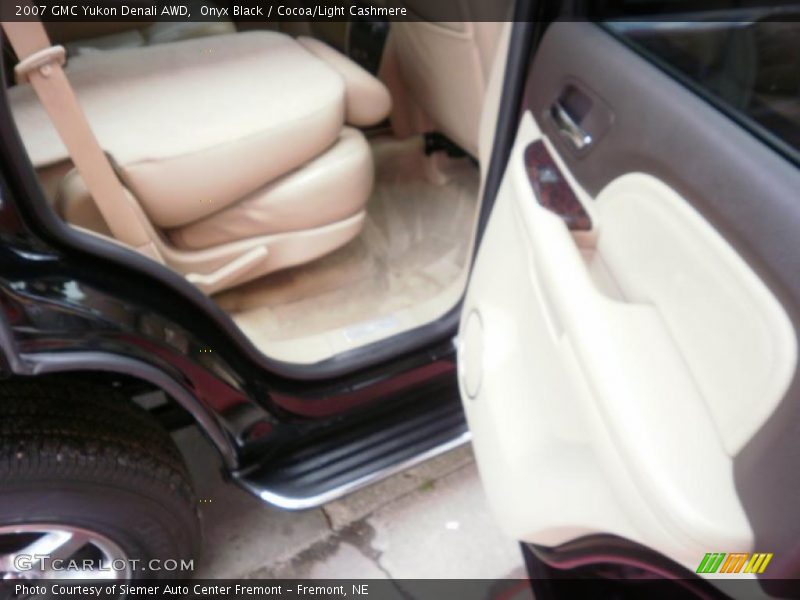 Onyx Black / Cocoa/Light Cashmere 2007 GMC Yukon Denali AWD