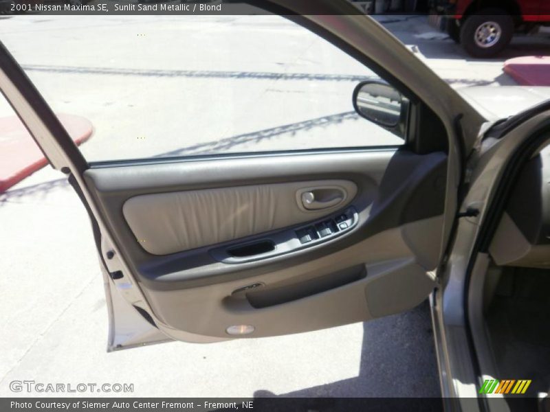 Sunlit Sand Metallic / Blond 2001 Nissan Maxima SE
