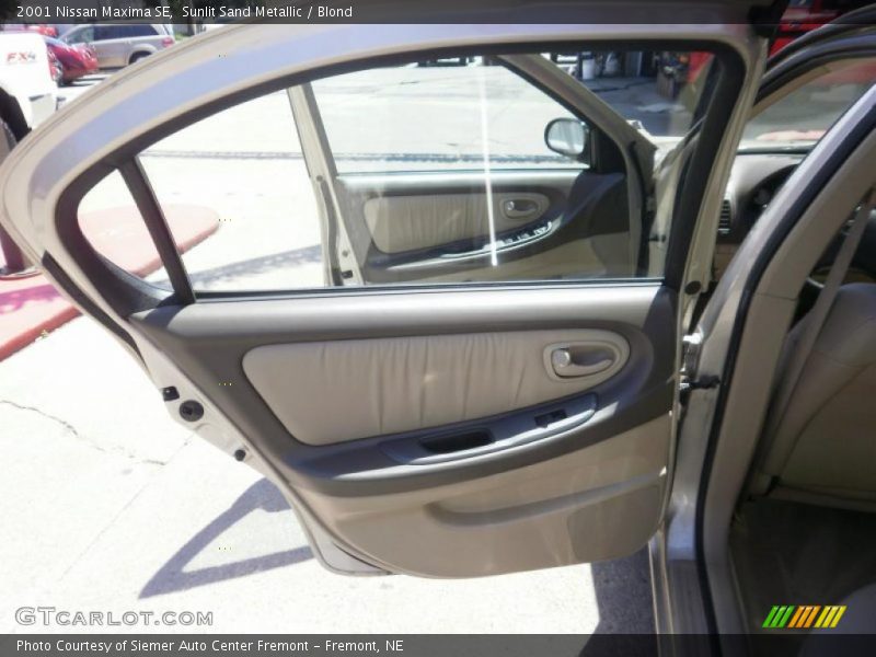 Sunlit Sand Metallic / Blond 2001 Nissan Maxima SE