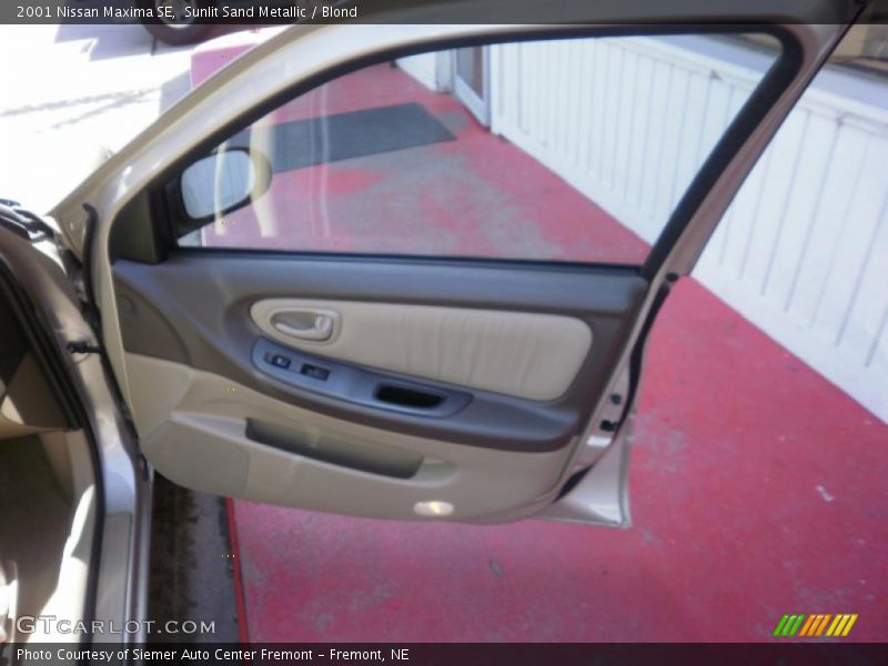 Sunlit Sand Metallic / Blond 2001 Nissan Maxima SE