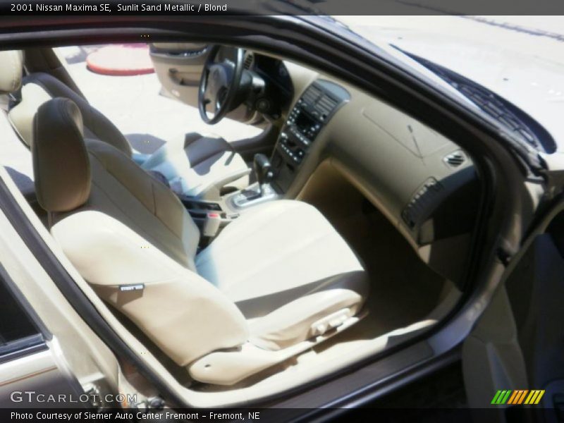 Sunlit Sand Metallic / Blond 2001 Nissan Maxima SE