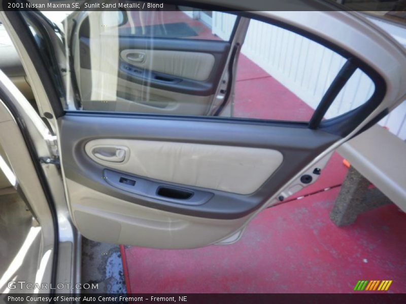 Sunlit Sand Metallic / Blond 2001 Nissan Maxima SE