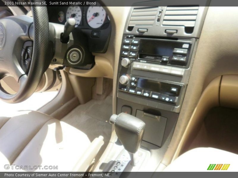 Sunlit Sand Metallic / Blond 2001 Nissan Maxima SE