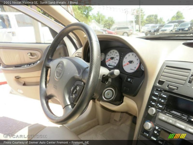Sunlit Sand Metallic / Blond 2001 Nissan Maxima SE