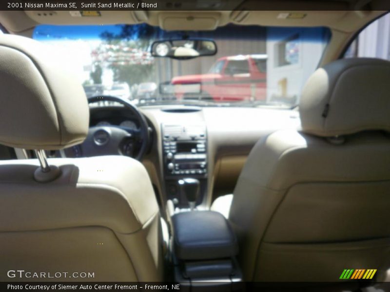 Sunlit Sand Metallic / Blond 2001 Nissan Maxima SE
