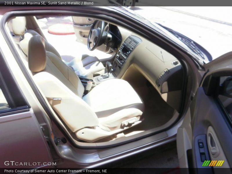 Sunlit Sand Metallic / Blond 2001 Nissan Maxima SE