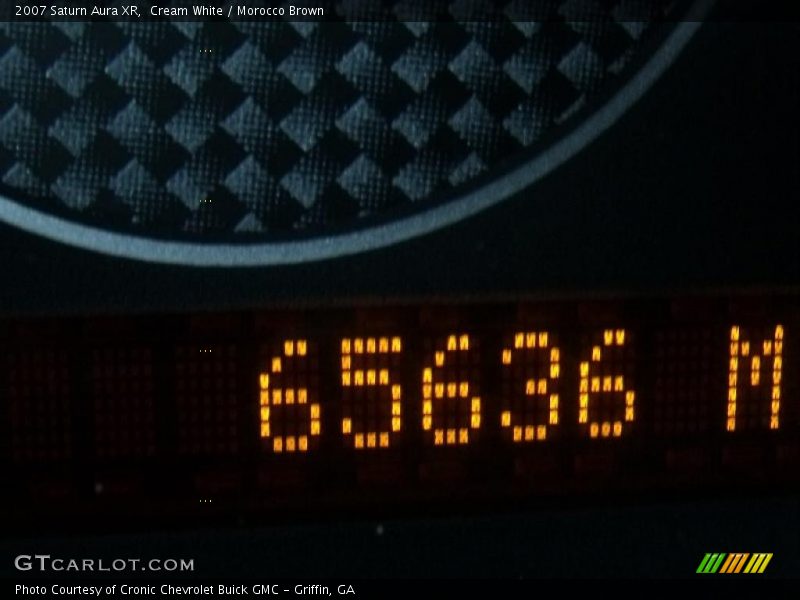 Cream White / Morocco Brown 2007 Saturn Aura XR