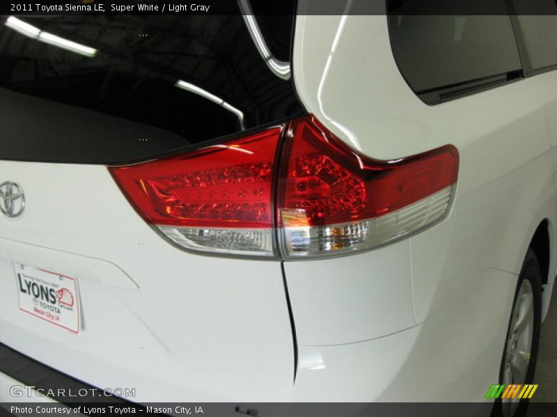 Super White / Light Gray 2011 Toyota Sienna LE