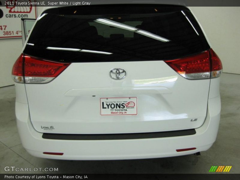 Super White / Light Gray 2011 Toyota Sienna LE