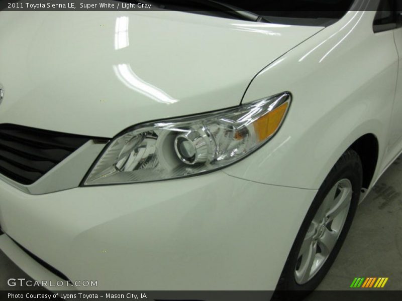 Super White / Light Gray 2011 Toyota Sienna LE