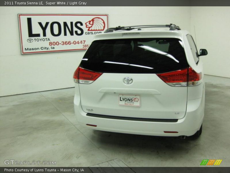 Super White / Light Gray 2011 Toyota Sienna LE