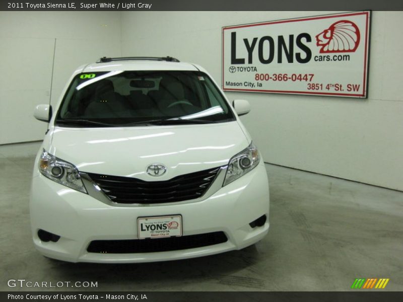 Super White / Light Gray 2011 Toyota Sienna LE