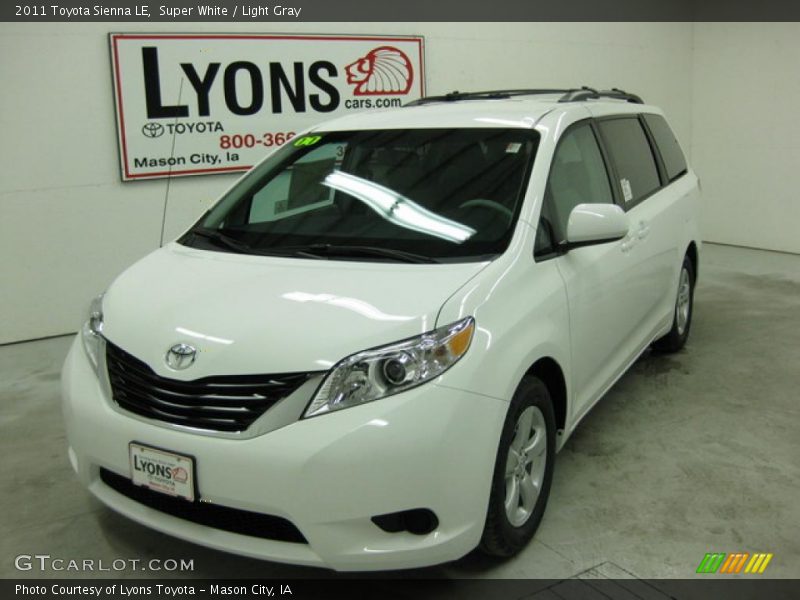 Super White / Light Gray 2011 Toyota Sienna LE