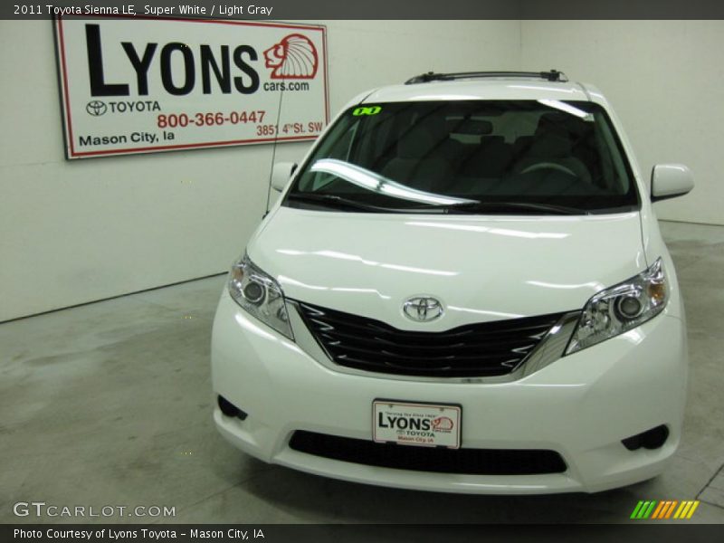 Super White / Light Gray 2011 Toyota Sienna LE