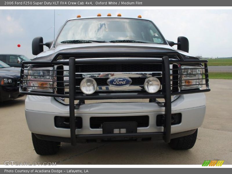 Oxford White / Medium Flint 2006 Ford F250 Super Duty XLT FX4 Crew Cab 4x4