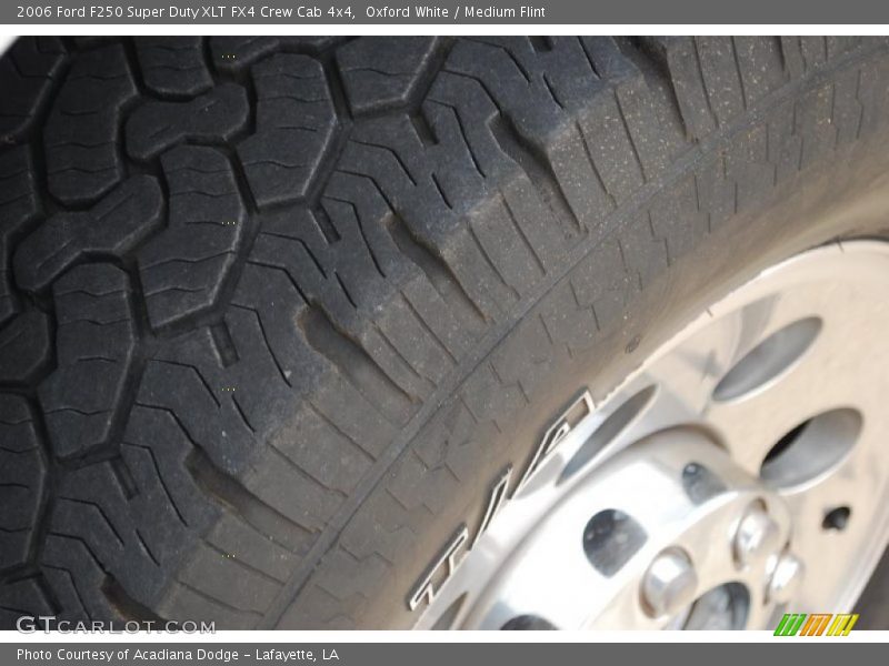 Oxford White / Medium Flint 2006 Ford F250 Super Duty XLT FX4 Crew Cab 4x4