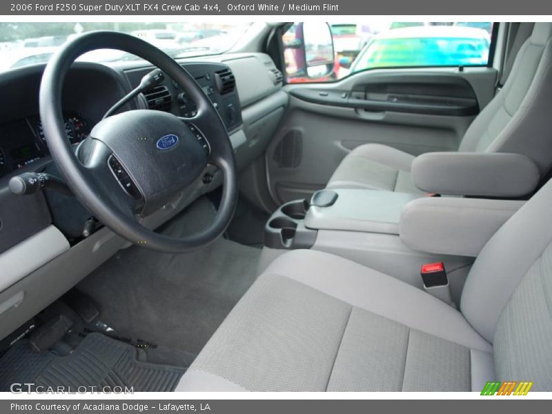 Oxford White / Medium Flint 2006 Ford F250 Super Duty XLT FX4 Crew Cab 4x4