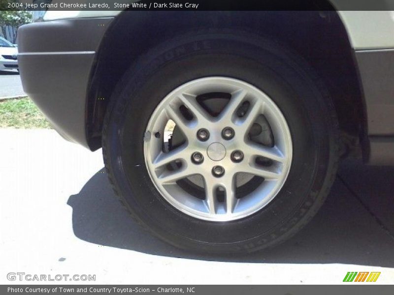 Stone White / Dark Slate Gray 2004 Jeep Grand Cherokee Laredo