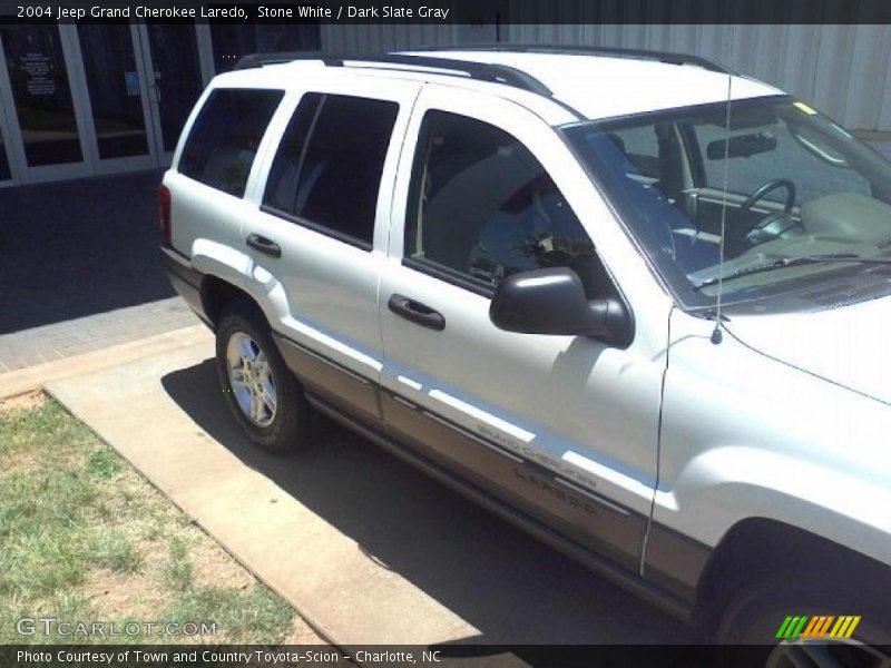 Stone White / Dark Slate Gray 2004 Jeep Grand Cherokee Laredo