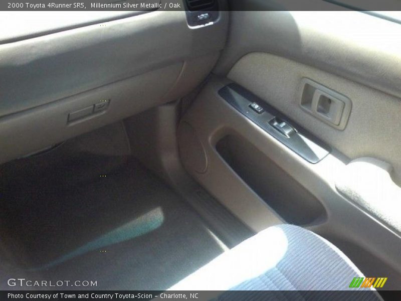 Millennium Silver Metallic / Oak 2000 Toyota 4Runner SR5