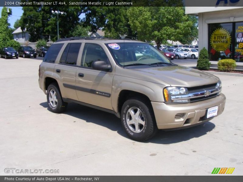 Sandstone Metallic / Light Cashmere 2004 Chevrolet TrailBlazer LT 4x4