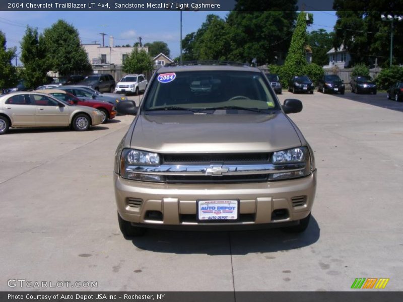 Sandstone Metallic / Light Cashmere 2004 Chevrolet TrailBlazer LT 4x4