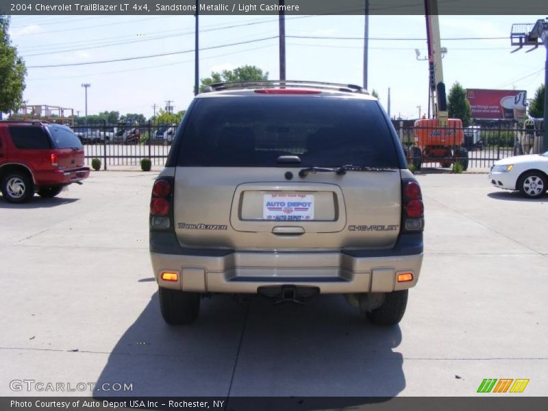 Sandstone Metallic / Light Cashmere 2004 Chevrolet TrailBlazer LT 4x4