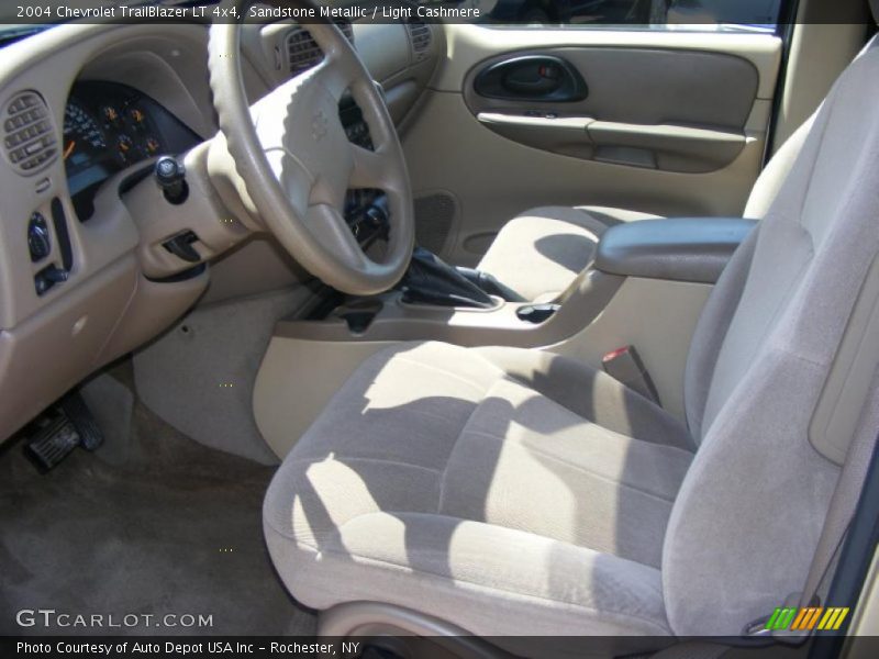 Sandstone Metallic / Light Cashmere 2004 Chevrolet TrailBlazer LT 4x4