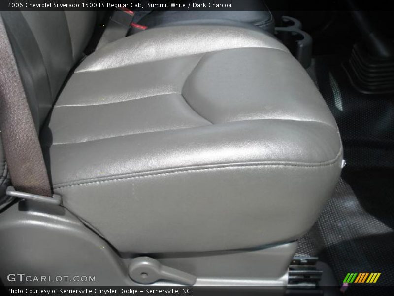 Summit White / Dark Charcoal 2006 Chevrolet Silverado 1500 LS Regular Cab