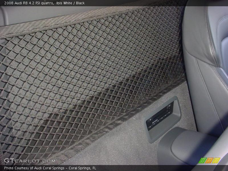 Ibis White / Black 2008 Audi R8 4.2 FSI quattro