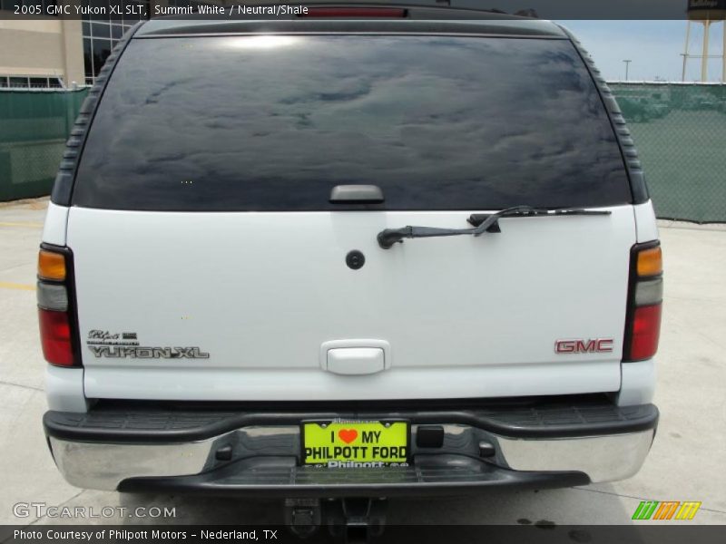 Summit White / Neutral/Shale 2005 GMC Yukon XL SLT